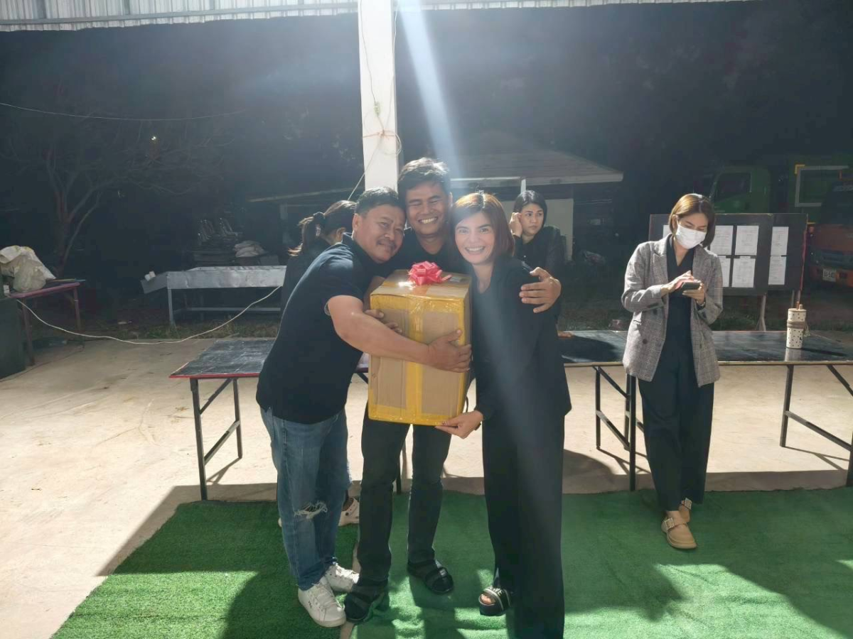 กิจกรรมจับฉลากของขวัญส่งท้ายปีเก่าต้อนรับปีใหม่ 