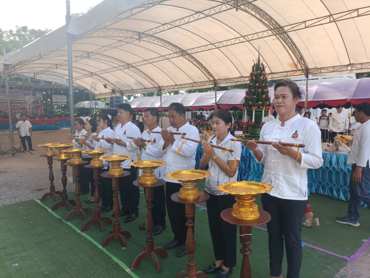 ร่วมถวายช้างในงานเจ้าพ่อพญาแล และงานของดีอำเภอเทพสถิต ณ สนามที่ว่าการอำเภอเทพสถิต