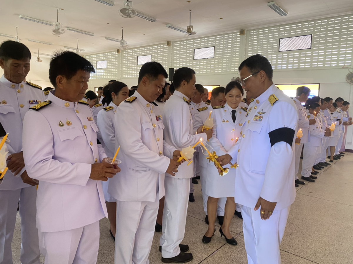 คณะผู้บริหารและข้าราชการ ร่วมลงนามถวายพระพรชัยมงคล เนื่องในโอกาสวันเฉลิมพระชนมพรรษา 