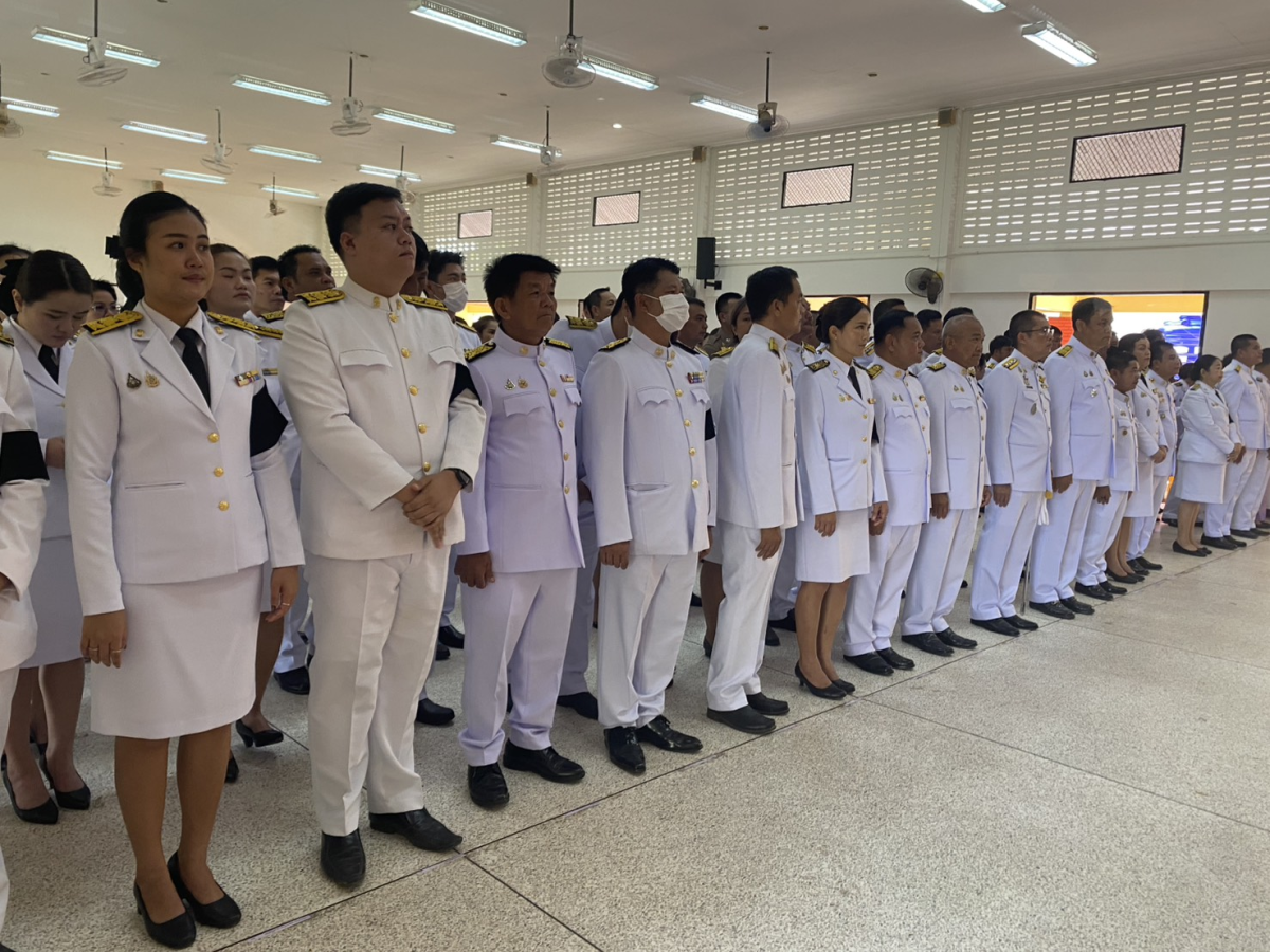 คณะผู้บริหารและข้าราชการ ร่วมลงนามถวายพระพรชัยมงคล เนื่องในโอกาสวันเฉลิมพระชนมพรรษา 