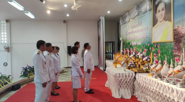 คณะผู้บริหารและข้าราชการ ร่วมลงนามถวายพระพรชัยมงคล เนื่องในโอกาสวันเฉลิมพระชนมพรรษา 