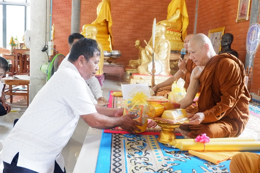 โครการส่งเสริมกิจกรรมทางศาสนา (ถวายเทียนพรรษา)