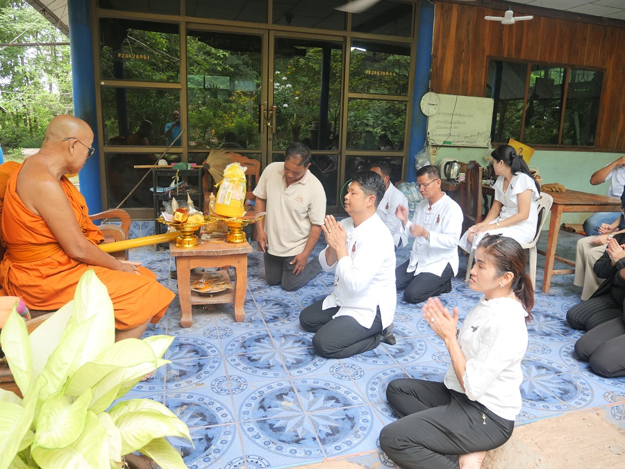 โครการส่งเสริมกิจกรรมทางศาสนา" (ถวายเทียนพรรษา)